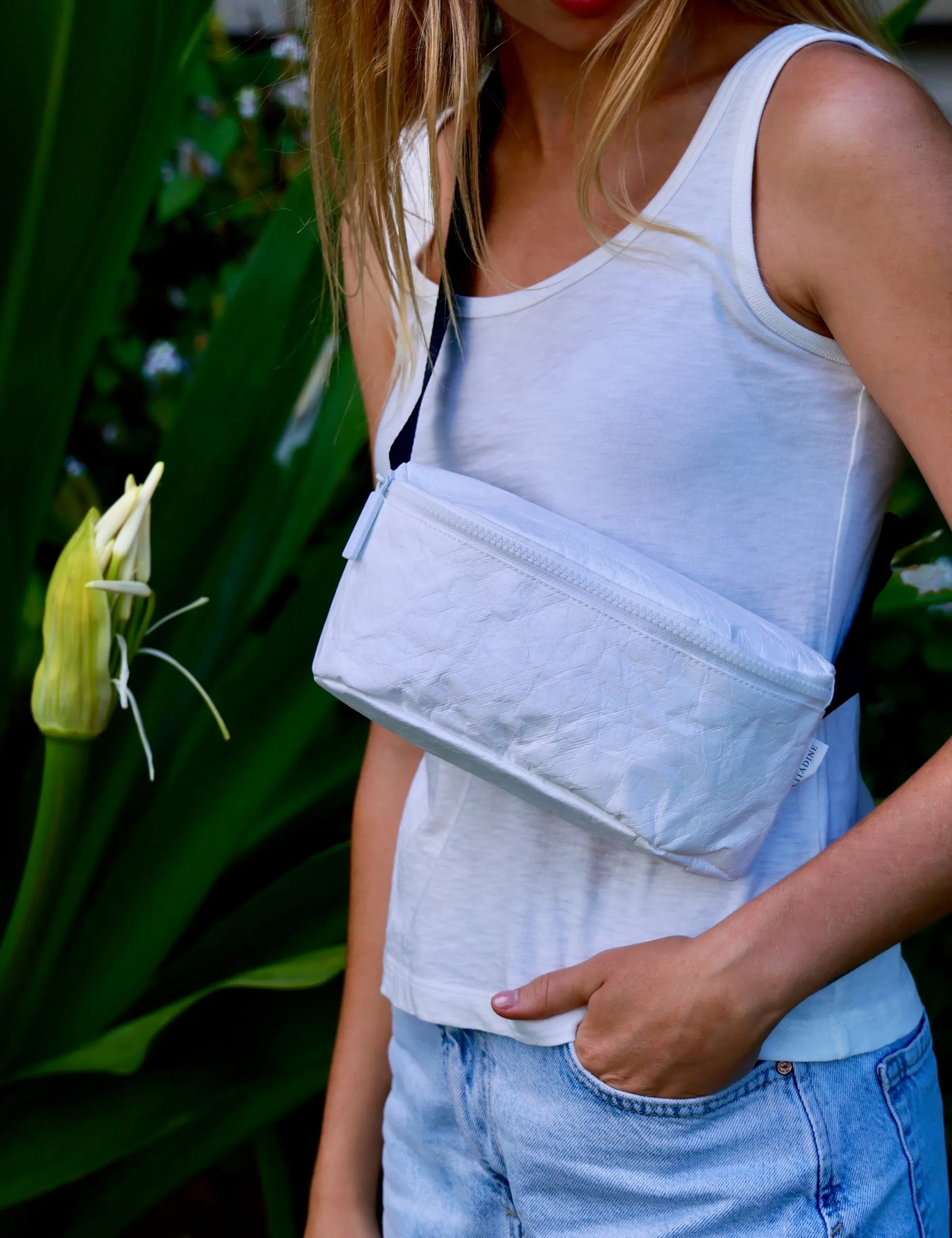 Belt Bag Large Textured Tyvek White